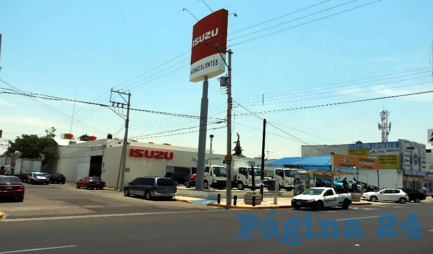 Afuera de esta agencia, un empleado fue despojado de 300 mil pesos 