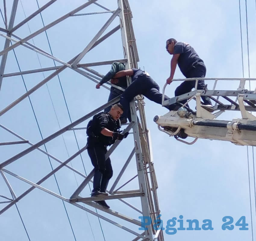 El joven intent&oacute; arrojarse desde una antena