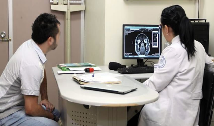 La Esclerosis M&uacute;ltiple tiene una incidencia de un var&oacute;n por cada dos mujeres y se caracteriza por la inflamaci&oacute;n y degeneraci&oacute;n del cerebro