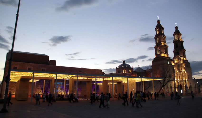 Se abordarán temas desde el punto de vista histórico, gastronómico y arquitectónico e incluye 16 tours