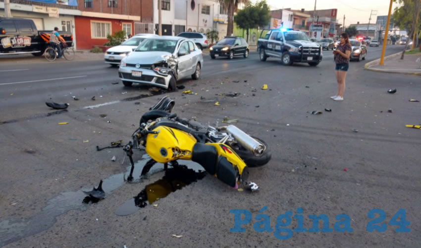 En el cruce de avenida Aguascalientes y calle Granada ocurrió el aparatoso choque