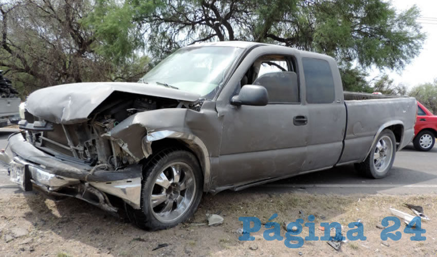 La camioneta “chocolate” fue la causas del percance, debido a una falla mecánica
