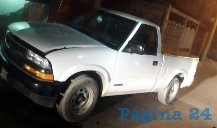 La Chevrolet S-10 en que intentaban escapar tres sujetos, en San Francisco de los Romo
