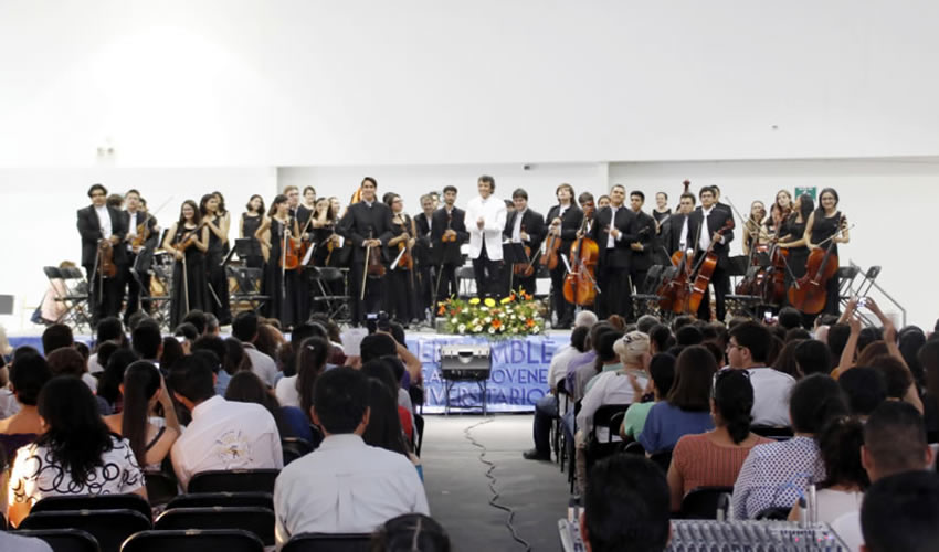 Melod&iacute;as fueron acompa&ntilde;adas por la poes&iacute;a de Desiderio Mac&iacute;as Silva y Salvador Gallardo Topete