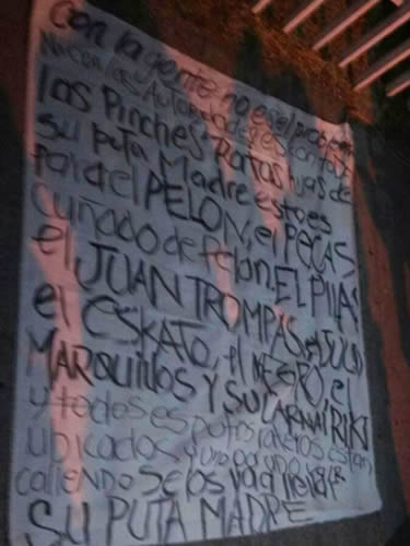 El mensaje fue colocado en la entrada principal de la Secundaria General Número 6
