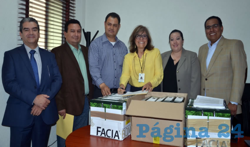 El documento consta de 52 hojas y un anexo en el que se detalla el cobro de cheques por terceras personas quienes no eran los beneficiarios