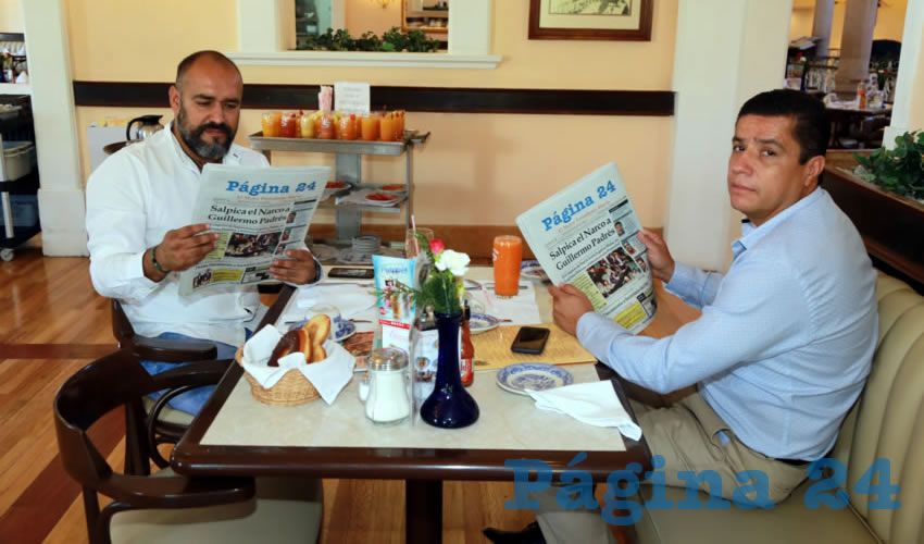 En Sanborns Francia Almorzaron Raudel Guerrero Contreras y Arturo Fernández Estrada, diputado local