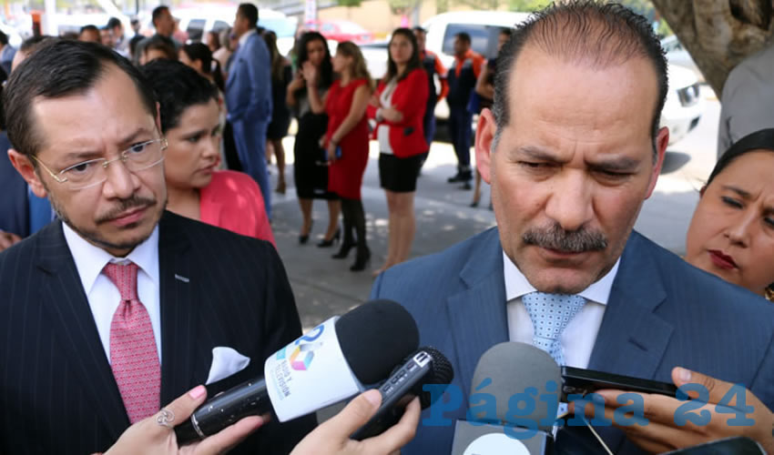 Entrevista colectiva con Mart&iacute;n Orozco Sandoval, gobernador del Estado (derecha) y &Aacute;lvaro Vizca&iacute;no Zamora, titular del SESNPS (Foto: Eddylberto Lu&eacute;vano Santill&aacute;n