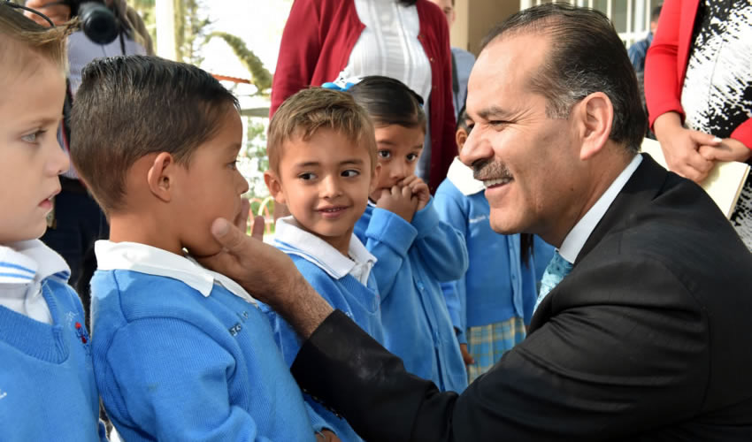 El Gobernador Martín Orozco Sandoval visitó el jardín de niños Charles Perrault, en la comunidad Refugio de Peñuelas del municipio capital