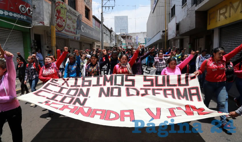 Alumnas de la Escuela Normal Rural Justo Sierra M&eacute;ndez de Ca&ntilde;ada Honda exigieron a las autoridades un resolutivo definitivo