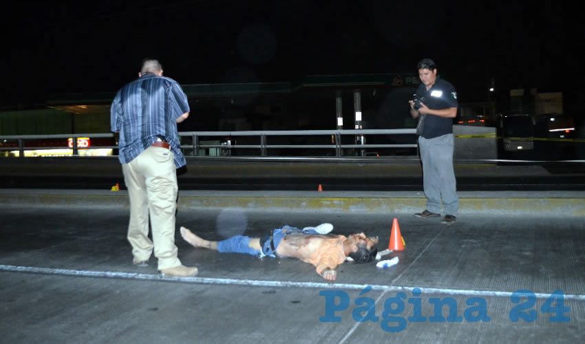 El desconocido sufri&oacute; el fatal accidente en el puente vehicular de las avenidas Aguascalientes y H&eacute;roe Inmortal