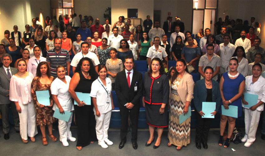Trabajadores se comprometen a dar su mejor esfuerzo, para ofrecer a los usuarios servicios de calidad y calidez