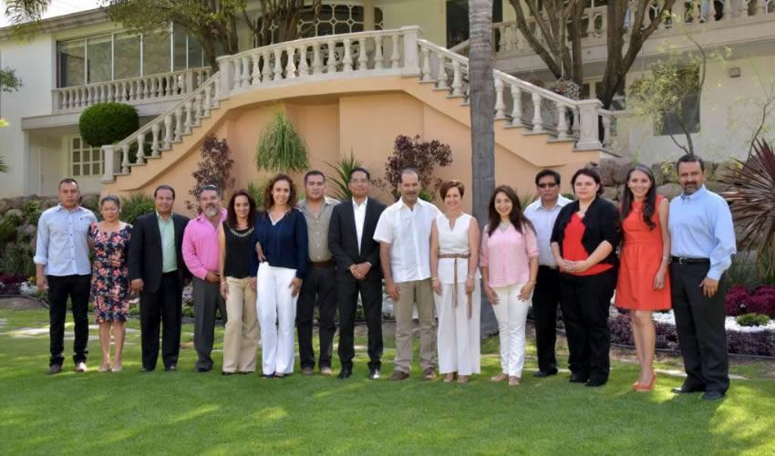 Entregas de custodias preadoptivas de ocho menores de edad a cinco parejas que atestiguaron en d&iacute;as recientes los Poderes Legislativo y Ejecutivo