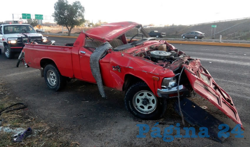La camioneta Chevrolet pickup qued&oacute; destrozada