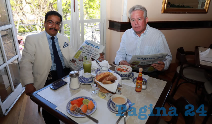 En Sanborns Francia compartieron el pan y la sal los abogados Jesús Enrique Castro Pérez y Raúl Medrano López