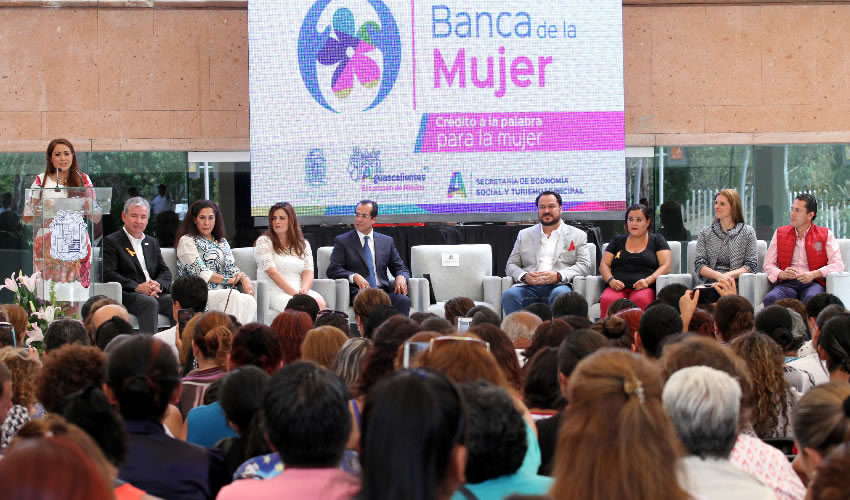 Con el programa Crédito a la Palabra de la Mujer, la alcaldesa de la capital Tere Jiménez impulsa la competitividad y el desarrollo empresarial