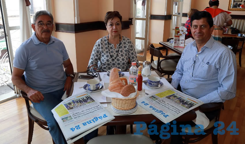 En Sanborns Francia almorzaron Ricardo de Anda Rodríguez, María Luisa Aguilera Salas y Juan José González Parada