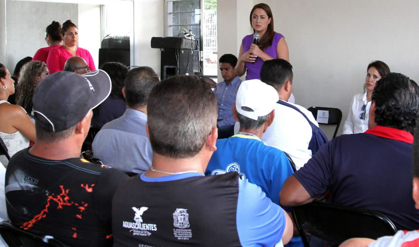 Tere Jim&eacute;nez, encabez&oacute; un encuentro con el personal que trabaja en la direcci&oacute;n de Activaci&oacute;n F&iacute;sica, Recreaci&oacute;n y Deporte Municipal