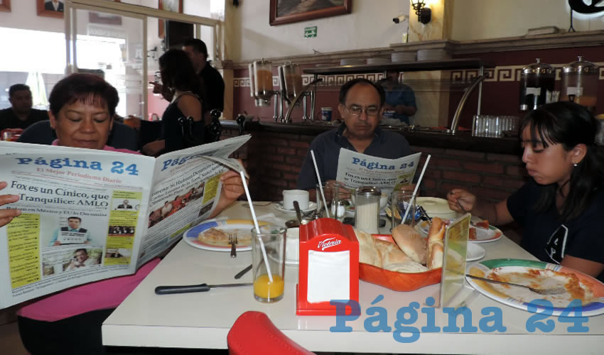 Rita Torres, Antonio Reyes y Alicia Jaqueline Reyes Moreno almorzaron en el restaurante Mitla