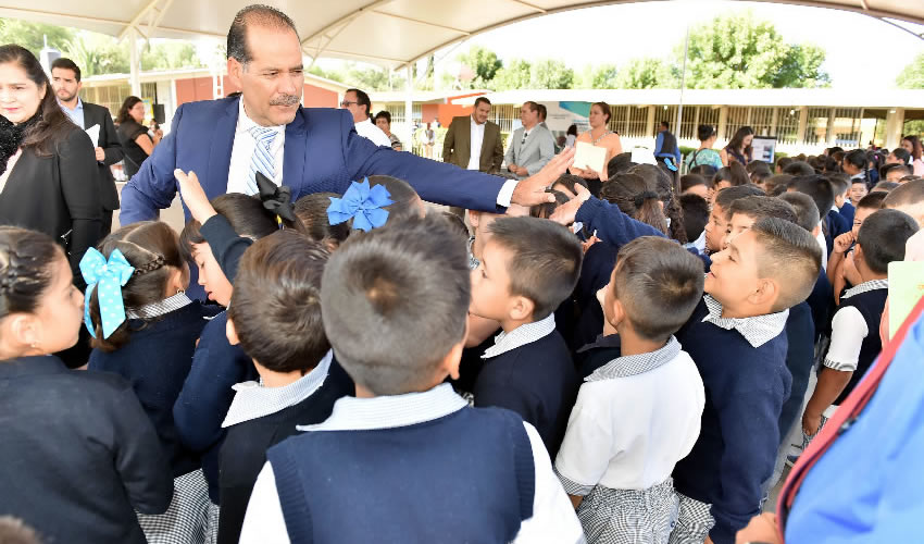 MOS encabez&oacute; los honores a la bandera en la escuela primaria Miguel Ricardo de la comunidad de Villa Ju&aacute;rez en el municipio de Asientos