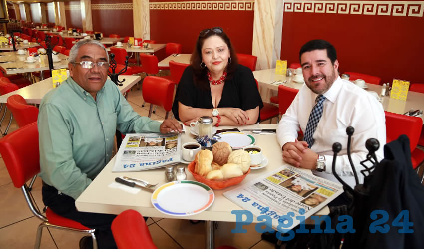 En el restaurante Mitla almorzaron Ram&oacute;n Jim&eacute;nez Pe&ntilde;aloza, presidente del Voluntariado del Sistema DIF Municipal; Juana Mar&iacute;a Espitia L&oacute;pez, directora del Colegio Latinoamericano; y Jorge Eduardo Rodr&iacute;guez Salazar, rector de la Unid Aguascalientes