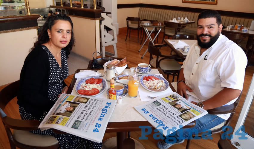 En Sanborns Francia compartieron el primer alimento de la ma&ntilde;ana Olivia Barba S&aacute;mano y Manolo Mart&iacute;nez Vela