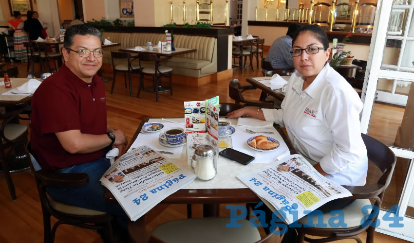 En Sanborns Francia compartieron el pan y la sal Víctor Herrera Granados y Araceli Jiménez Echeverría