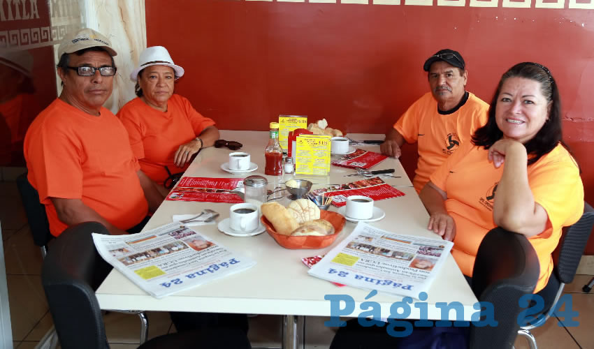 En el restaurante Mitla almorzaron Andrés Alquisida Álvarez, Eva Domínguez Vázquez, Joel Montoya Valadez y Ester Castorena Castañeda