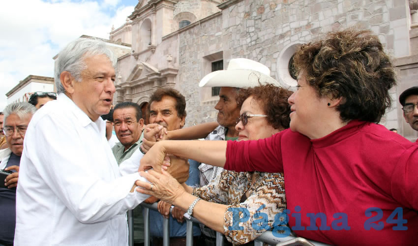 En el marco de la firma, López Obrador agradeció la presencia de los ciudadanos y llamó a la esperanza de una transformación del país