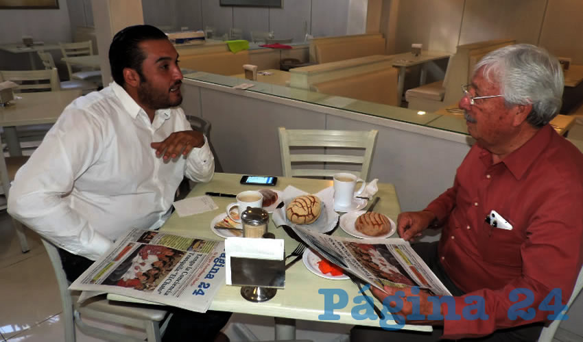 Aldo Ruiz, presidente estatal de Morena, y el representante de Morena ante el INE, Manuel de Jesús Bañuelos Hernández, desayunaron en el restaurante Del Centro