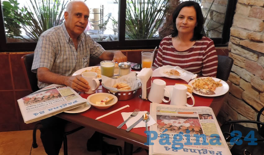 El arquitecto Miguel Ángel Padilla Ortega y su esposa María de Jesús Villalobos compartieron el pan y la sal en el restaurante Las Antorchas