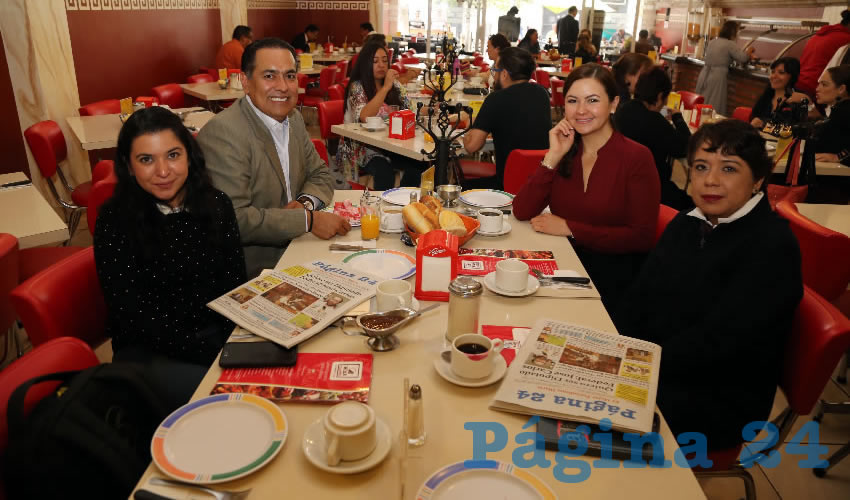 En el restaurante Mitla almorzaron Wendy Baca Esqueda, Guillermo Alaniz de Le&oacute;n, diputado local por el PAN; Viridiana &Aacute;lvarez Ch&aacute;vez, alpinista mexicana; y Laura Bravo de Luna