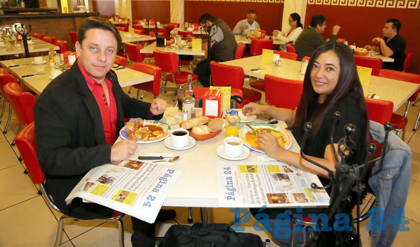 En el restaurante Mitla compartieron el pan y la sal Orlando Zamora Viramontes y Liliana L&oacute;pez