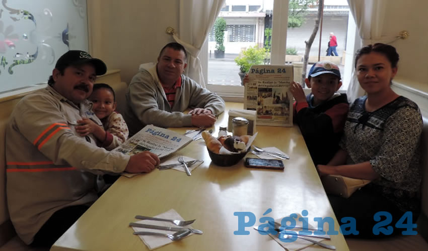 Tambi&eacute;n en el restaurante Del Centro, almorzaron Juan C&aacute;rdenas, la ni&ntilde;a Sheyla Guadalupe, Marco Antonio Ruiz, el ni&ntilde;o Jos&eacute; Mar&iacute;a y su mam&aacute; Mar&iacute;a Trinidad