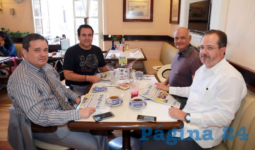 En Sanborns Francia almorzaron el notario Edgardo Valdivia Gutiérrez, Enrique Rangel Jiménez, José Alfredo Andrade García y el también notario Juan Pérez Talamantes