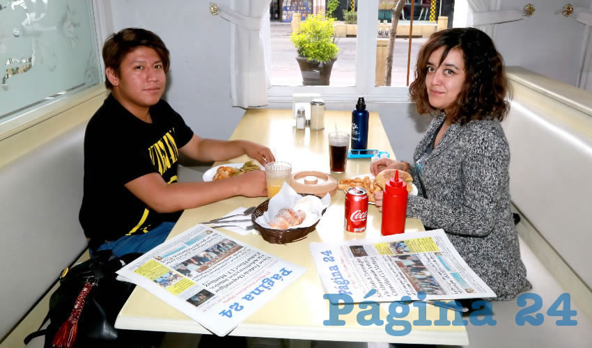 Guillermo Silva y la doctora Yolanda Mendoza, tomaron el primer alimento del día en el restaurante Del Centro