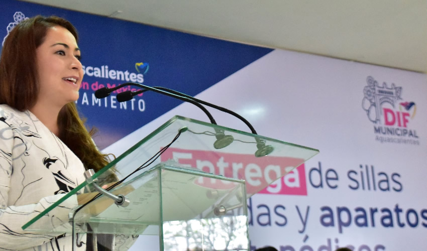 Simb&oacute;licamente, la alcaldesa otorg&oacute; 10 de los 113 apoyos