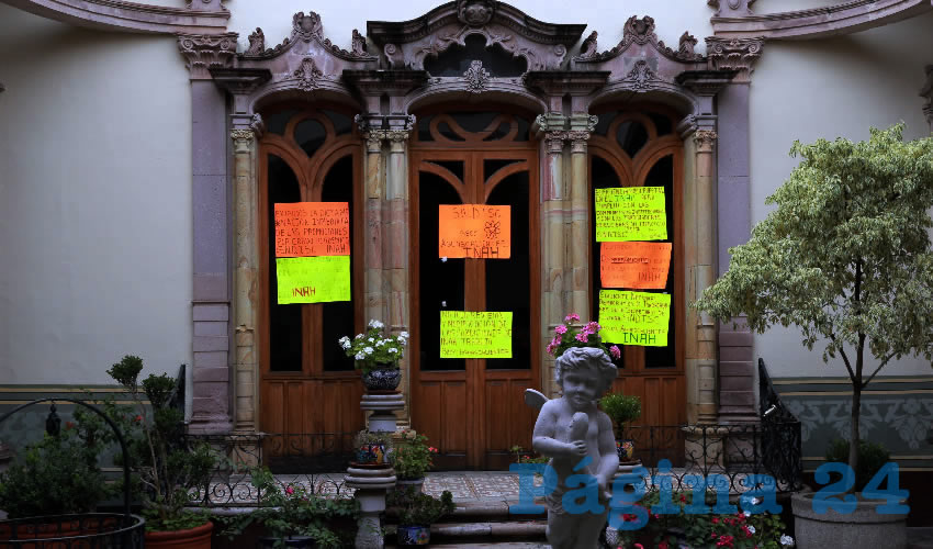 Carteles de protesta de trabajadores del Instituto Nacional de Antropología e Historia (Foto: Eddylberto Luévano Santillán)