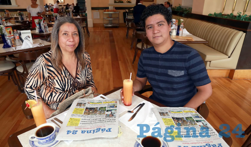 Francisca Ojeda Santiago y Luis Ricardo Martínez Ojeda compartieron el primer alimento de la mañana en Sanborns Francia