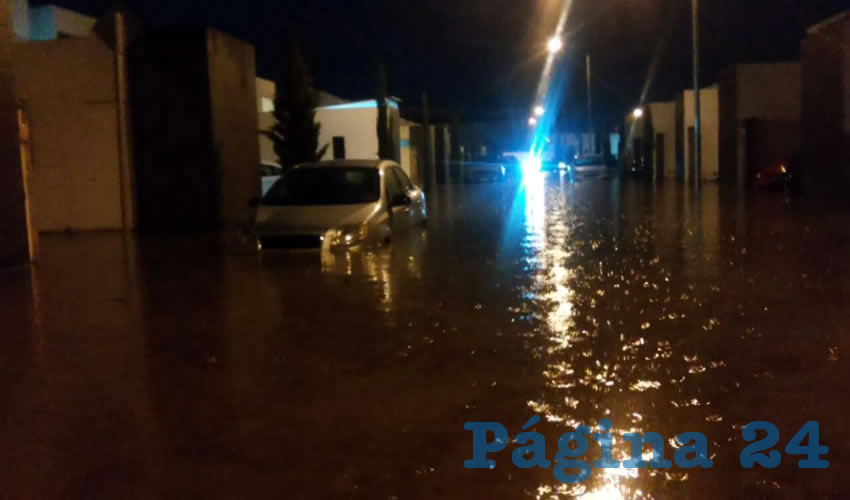 Hasta 70 centímetros de alto alcanzó el agua en el fraccionamiento Marcellana