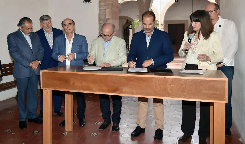 El gobernador del Estado, Martín Orozco Sandoval, y el director general del Instituto Nacional de Antropología e Historia (INAH), Diego Prieto Hernández, firmaron la carta intención que establece las bases del convenio de colaboración