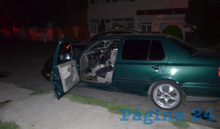 A bordo de este vehículo encontraron las autoridades a Carlos Adrián López Arellano “El Cala”, quien fue herido en el ojo izquierdo, el cuello y la axila derecha