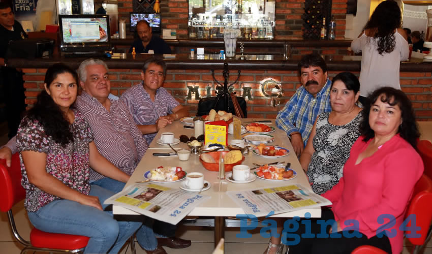 En el Mitla desayunaron Juana Catalina Garc&iacute;a de Gonz&aacute;lez, Enrique Gonz&aacute;lez Aguilar, abogado; Gerardo Arteaga Ayala, juez en Rinc&oacute;n de Romos; Gaspar Rodr&iacute;guez Jim&eacute;nez, Guadalupe L&oacute;pez Gardu&ntilde;o y Mar&iacute;a Gabriela Prado Mart&iacute;nez