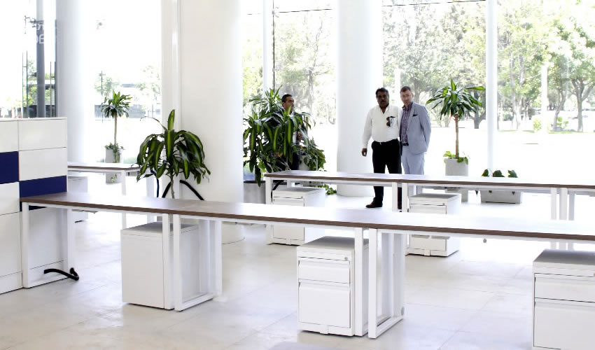 El rector Francisco Javier Avelar González realizó recorrido de supervisión de instalación de mobiliario y ocupación del Edificio Académico-Administrativo.