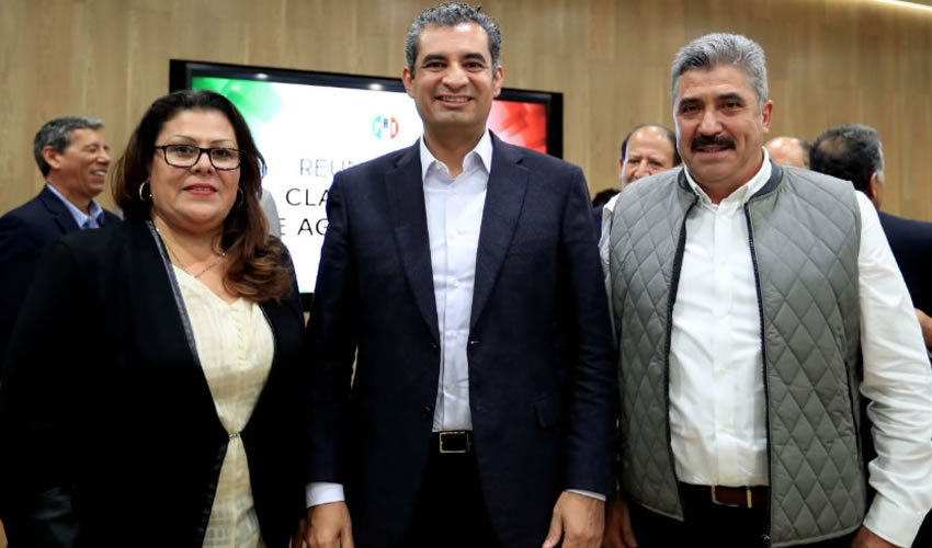 Encabeza Enrique Ochoa reuni&oacute;n con la clase pol&iacute;tica aguascalentense, en la que firma la convocatoria para la renovaci&oacute;n del Consejo Pol&iacute;tico Estatal