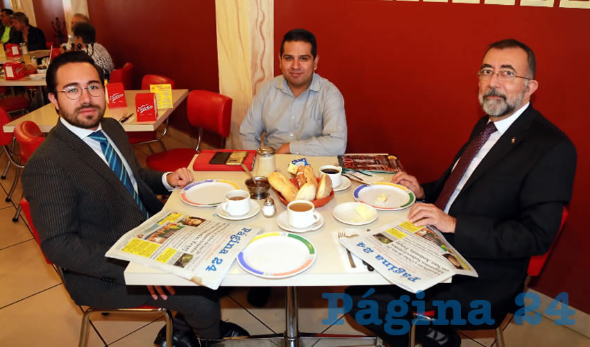 En el restaurante Mitla almorzaron Guillermo Guti&eacute;rrez Ruiz Esparza, diputado local, Ra&uacute;l Fajardo Aguilar y Jes&uacute;s Eduardo Mart&iacute;n J&aacute;uregui, titular de la CEDHA