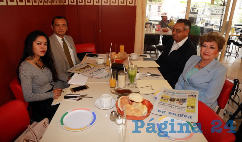 En el restaurante Mitla, almorzaron la ingeniera Sandra Lu&eacute;vano L&oacute;pez, Mario Rivero C&aacute;ceres, presidente de Coscac, el ingeniero Miguel Navarro Moreno e Isaura Rodr&iacute;guez Mu&ntilde;oz, integrante de la mesa directiva del Coscac