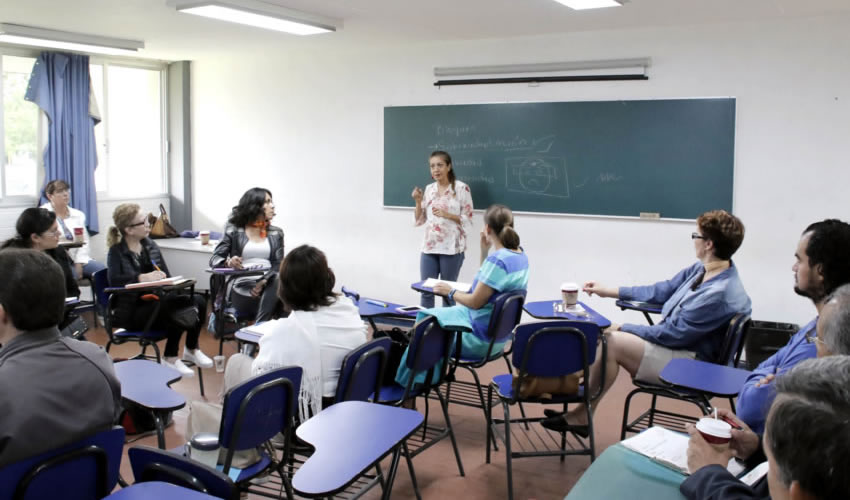 Entre los temas de actualizaci&oacute;n est&aacute;n metodolog&iacute;as de ense&ntilde;anza, conocimiento y dominio de recursos did&aacute;cticos, as&iacute; como tecnolog&iacute;as de informaci&oacute;n y comunicaci&oacute;n (TIC)