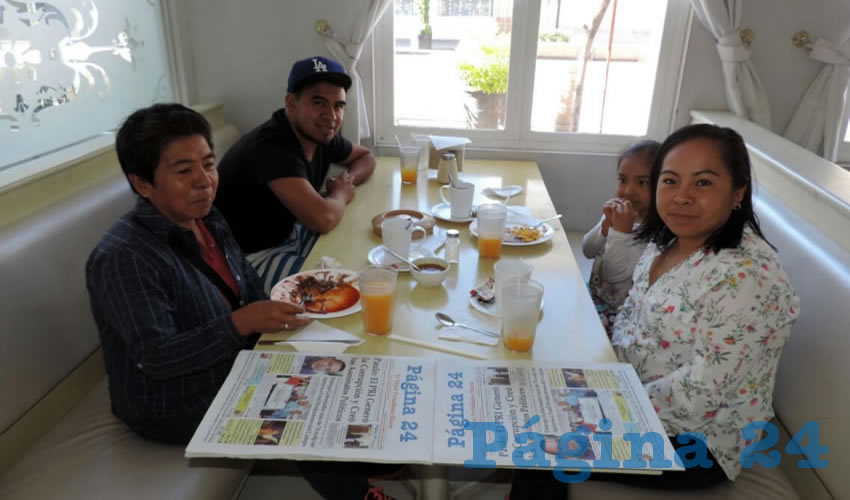 Margarita Villase&ntilde;or Camarena, Francisco Allende la ni&ntilde;a Lizeth Alejandra y Laura Allende, compartieron el pan y la sal en el restaurante Del Centro