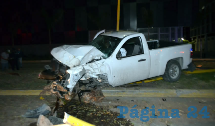 En estas deplorables condiciones terminó el vehículo Chevrolet Silverado blanco que Paola Natali Montañez le permitió manejar a su novio Víctor Hernández Gallegos